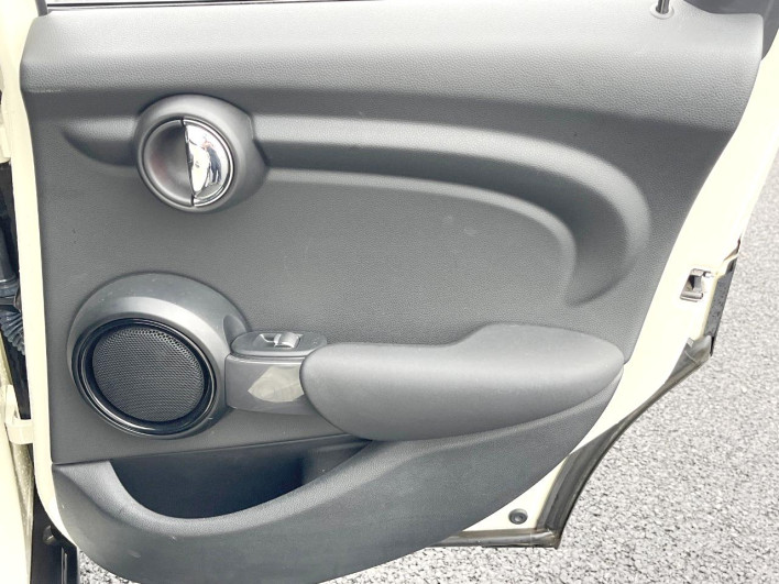 2015 Rover Mini DBA-XS15 (UW-6a0fc9af74f31)[18]