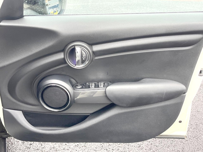2015 Rover Mini DBA-XS15 (UW-6a0fc9af74f31)[23]