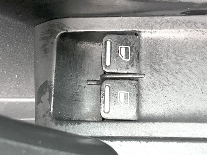 2018 Volkswagen The Beetle ABA-16CZD (UW-6a0fc9b056f8a)[26]