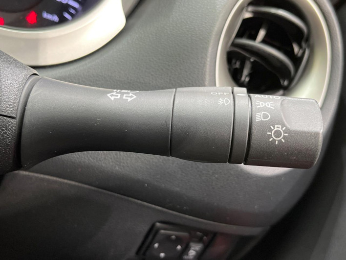 2013 Nissan JUKE DBA-YF15 (UW-6a0fc9b0a9c6d)[12]