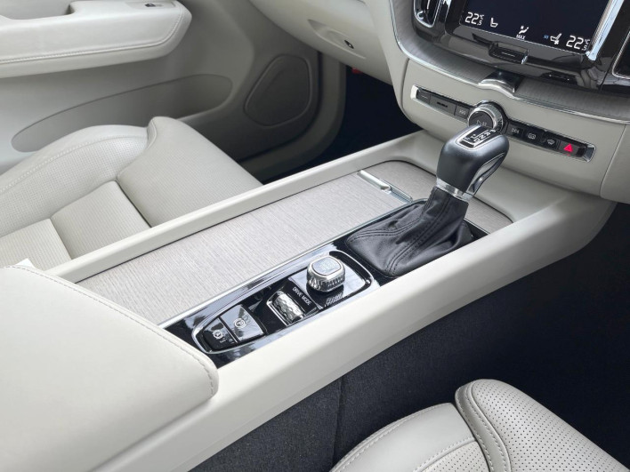 2017 Volvo XC60 DBA-UB420XC (UW-6a0fc9b2b55b4)[18]