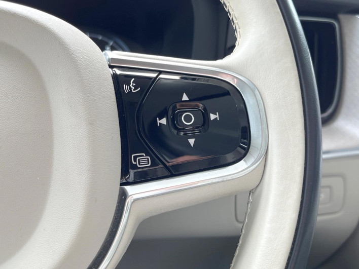 2017 Volvo XC60 DBA-UB420XC (UW-6a0fc9b2b55b4)[13]