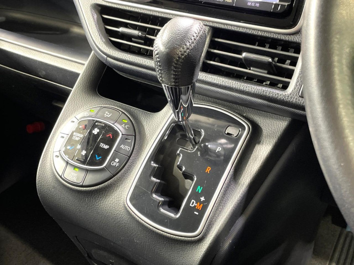 2014 Toyota Noah DBA-ZRR80W (UW-6a0fc9c135971)[21]