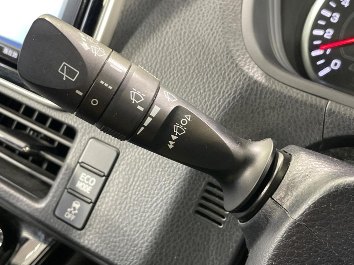 2017 Toyota Noah DBA-ZRR80W (UW-6a0fc9c2a207f)[26]