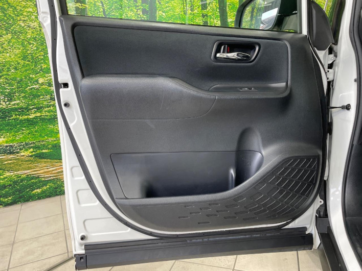 2017 Toyota Noah DBA-ZRR80W (UW-6a0fc9c2a207f)[16]