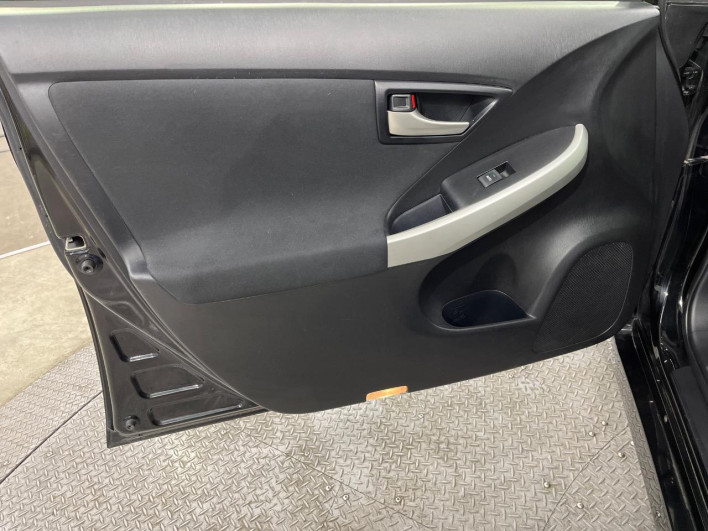 2012 Toyota Prius PHV DLA-ZVW35 (UW-6a0fc9d09702f)[26]