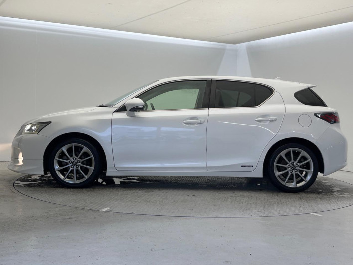 2013 Lexus CT DAA-ZWA10 (UW-6a0fc9d6f2fc7)[29]