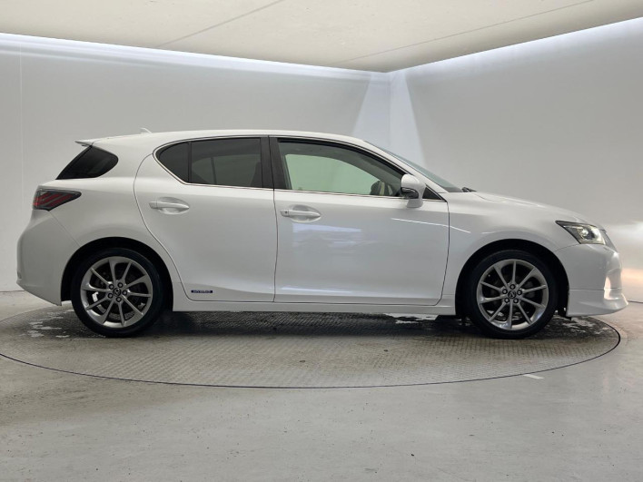 2013 Lexus CT DAA-ZWA10 (UW-6a0fc9d6f2fc7)[15]