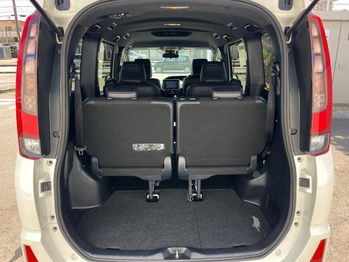 2016 Toyota Noah DAA-ZWR80W (UW-6a0fc9da72fb2)[29]