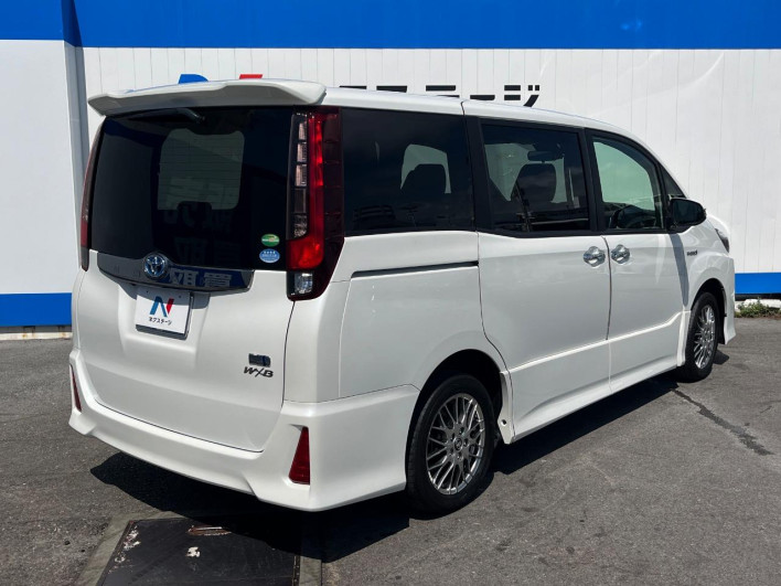 2016 Toyota Noah DAA-ZWR80W (UW-6a0fc9da72fb2)[21]