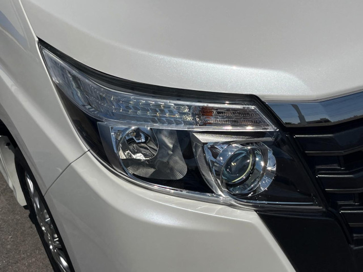2016 Toyota Noah DAA-ZWR80W (UW-6a0fc9da72fb2)[26]