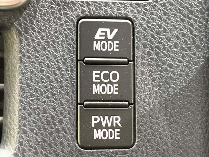 2017 Toyota Noah DAA-ZWR80W (UW-6a0fc9dc03185)[18]