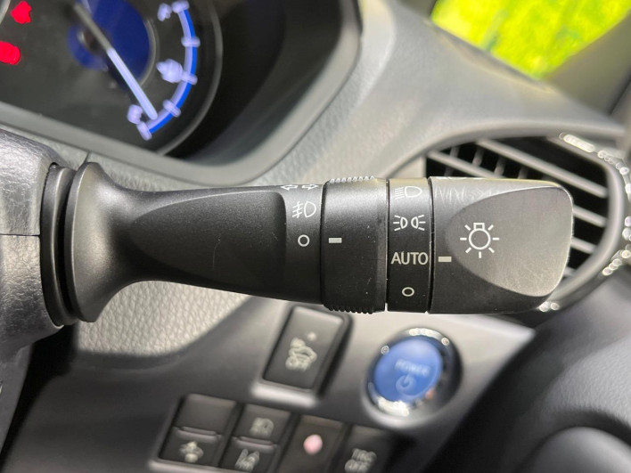 2017 Toyota Noah DAA-ZWR80W (UW-6a0fc9dc03185)[16]
