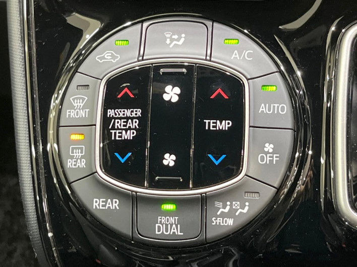 2017 Toyota Noah DAA-ZWR80W (UW-6a0fc9dc03185)[28]