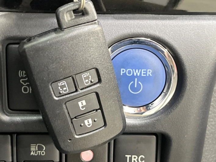 2017 Toyota Noah DAA-ZWR80W (UW-6a0fc9dc03185)[19]