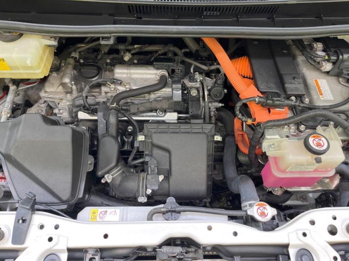 2017 Toyota Noah DAA-ZWR80W (UW-6a0fc9dc03185)[4]