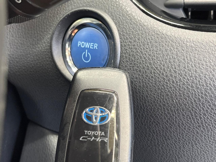 2017 Toyota C-HR DAA-ZYX10 (UW-6a0fc9e39a1a3)[4]