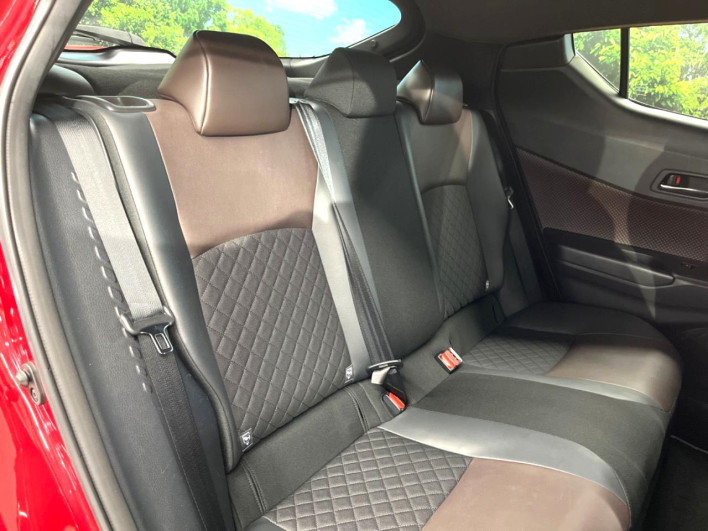 2018 Toyota C-HR DAA-ZYX10 (UW-6a0fc9e59a185)[28]