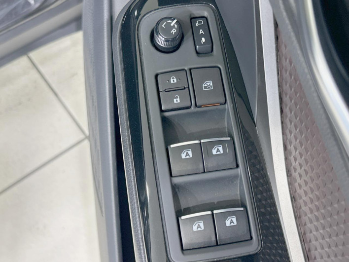 2018 Toyota C-HR DAA-ZYX10 (UW-6a0fc9e5ac5a3)[27]