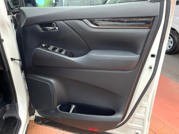 2020 Toyota Alphard Hybrid 6AA-AYH30W (UW-6a1119bcbf7b8)[21]