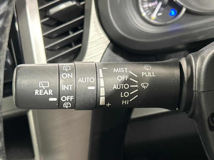 2011 Subaru Legacy Touring Wagon DBA-BR9 (UW-6a1119e556162)[25]
