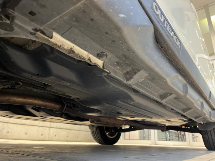 2015 Subaru Legacy Outback DBA-BS9 (UW-6a1119e5e12df)[26]