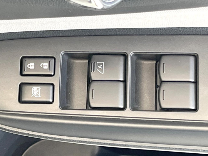 2017 Nissan Note DBA-E12 (UW-6a1119f9c729c)[13]