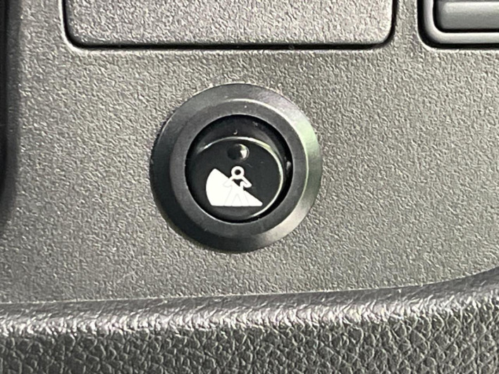 2011 Nissan Serena DBA-FNC26 (UW-6a111a05dbd47)[25]