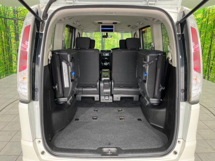 2011 Nissan Serena DBA-FNC26 (UW-6a111a05dbd47)[11]
