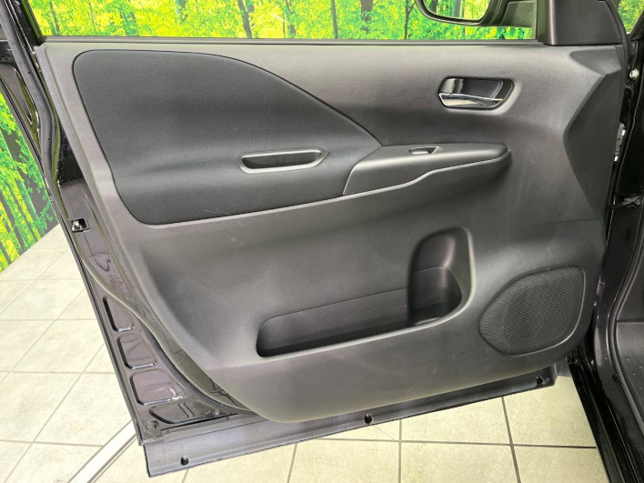 2017 Nissan Serena DAA-GFC27 (UW-6a111a0fa529a)[26]