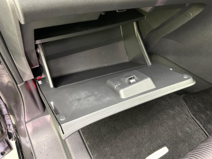 2017 Nissan Serena DAA-GFC27 (UW-6a111a0fa529a)[27]