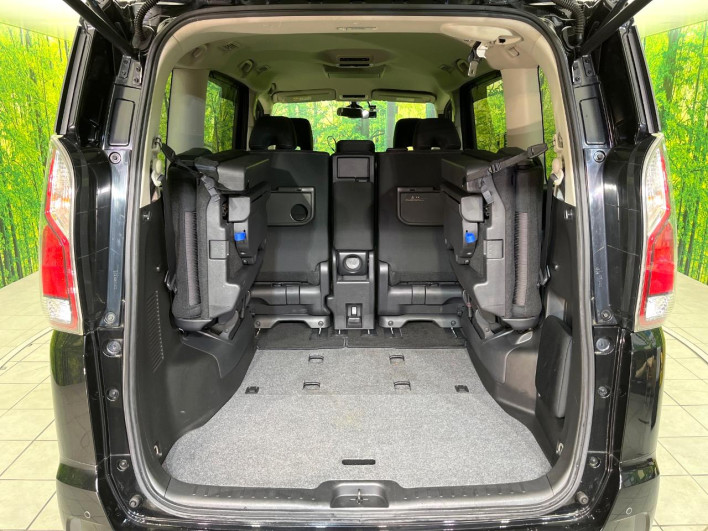 2017 Nissan Serena DAA-GFC27 (UW-6a111a0fa529a)[22]