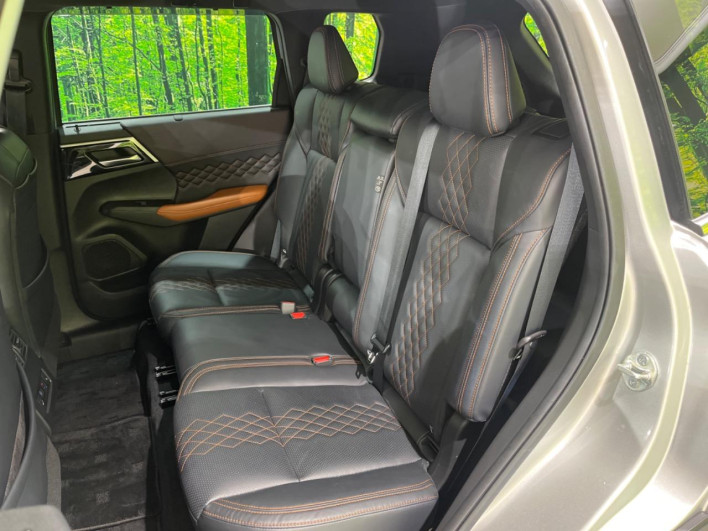 2022 Mitsubishi OUTLANDER PHEV 5LA-GN0W (UW-6a111a1cede00)[23]