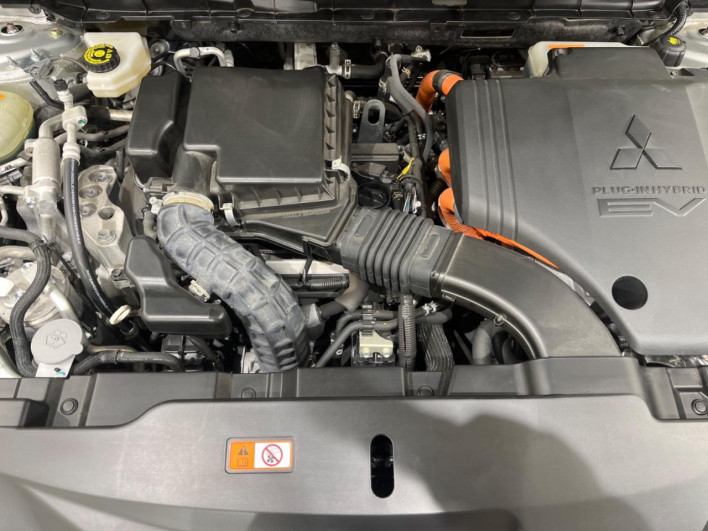 2022 Mitsubishi OUTLANDER PHEV 5LA-GN0W (UW-6a111a1cede00)[10]
