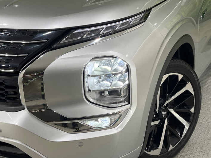 2022 Mitsubishi OUTLANDER PHEV 5LA-GN0W (UW-6a111a1cede00)[9]