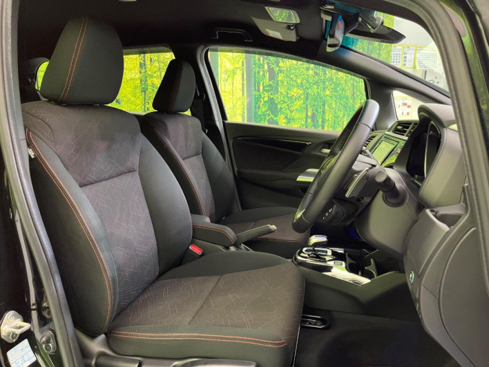 2016 Honda Fit Hybrid DAA-GP5 (UW-6a111a1ebea3f)[23]