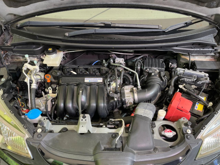 2016 Honda Fit Hybrid DAA-GP5 (UW-6a111a1ebea3f)[21]