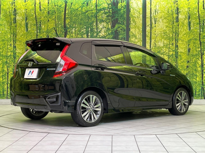 2016 Honda Fit Hybrid DAA-GP5 (UW-6a111a1ebea3f)[8]