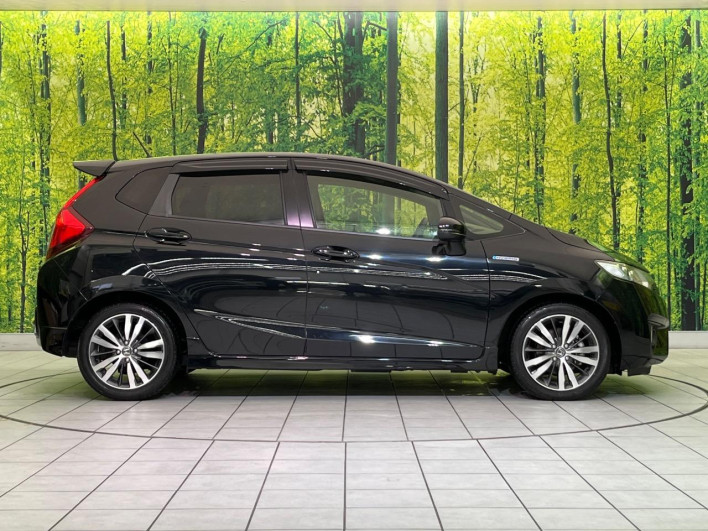 2016 Honda Fit Hybrid DAA-GP5 (UW-6a111a1ebea3f)[7]