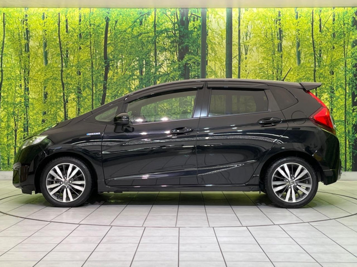 2016 Honda Fit Hybrid DAA-GP5 (UW-6a111a1ebea3f)[11]