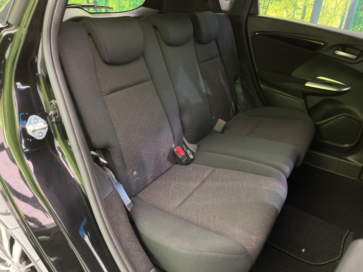 2016 Honda Fit Hybrid DAA-GP5 (UW-6a111a1ebea3f)[24]