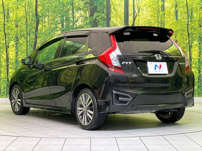 2016 Honda Fit Hybrid DAA-GP5 (UW-6a111a1ebea3f)[10]