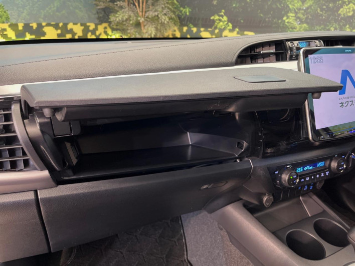 2022 Toyota Hilux 3DF-GUN125 (UW-6a111a2a8b598)[16]