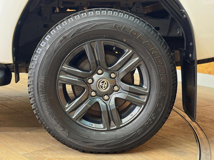 2022 Toyota Hilux 3DF-GUN125 (UW-6a111a2a8b598)[14]