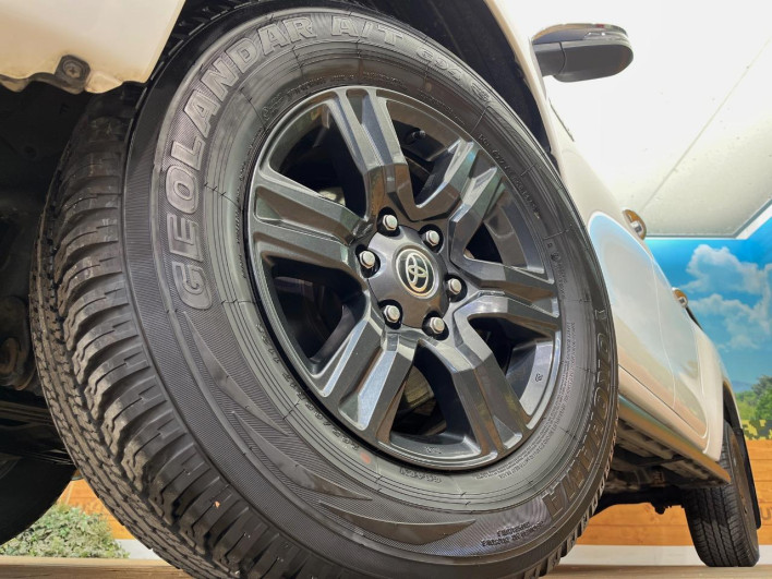 2022 Toyota Hilux 3DF-GUN125 (UW-6a111a2a8b598)[12]