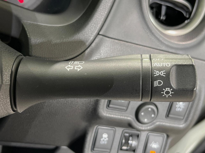 2017 Nissan Note DAA-HE12 (UW-6a111a309ee74)[22]