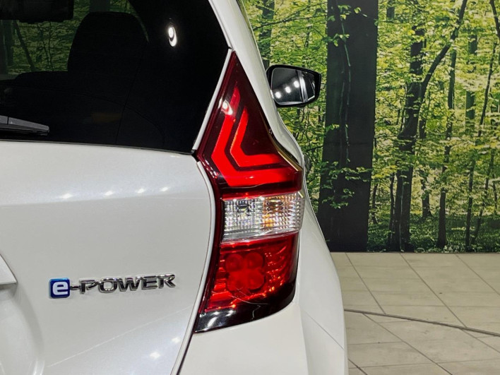 2017 Nissan Note DAA-HE12 (UW-6a111a309ee74)[8]