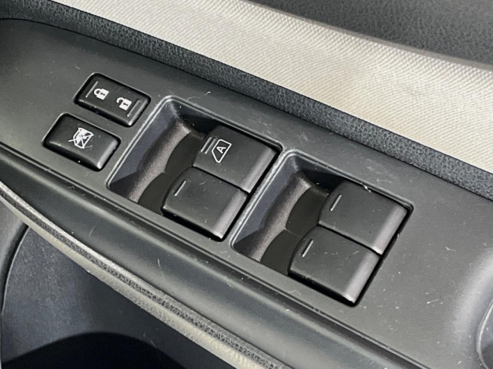 2017 Nissan Note DAA-HE12 (UW-6a111a309ee74)[20]