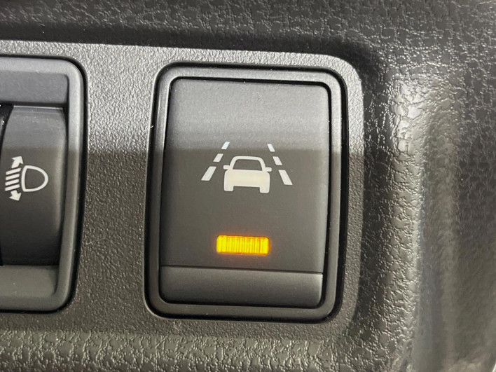 2017 Nissan Note DAA-HE12 (UW-6a111a309ee74)[27]