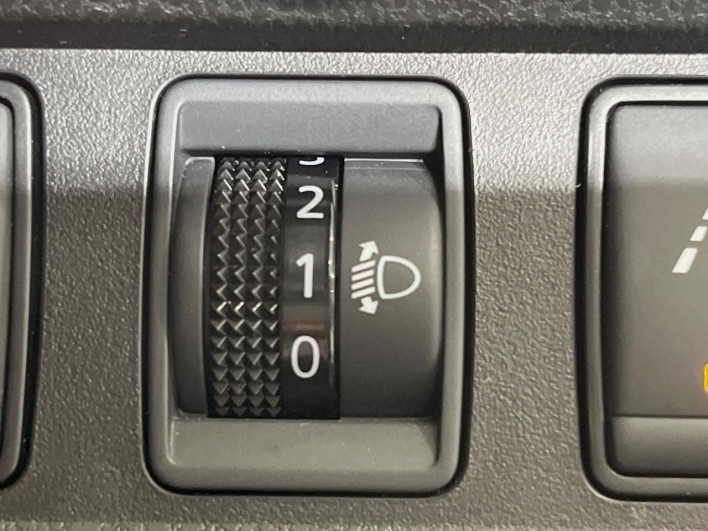 2017 Nissan Note DAA-HE12 (UW-6a111a309ee74)[28]